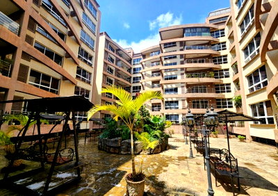 5BR Penthouse with City Views & Resort Gardens - Spring Valley