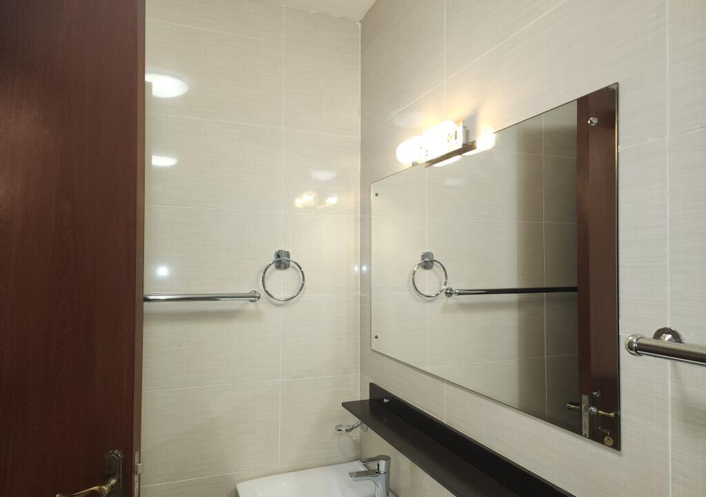 5BR Penthouse with City Views & Resort Gardens - Spring Valley