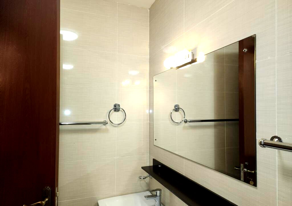 5BR Penthouse with City Views & Resort Gardens - Spring Valley