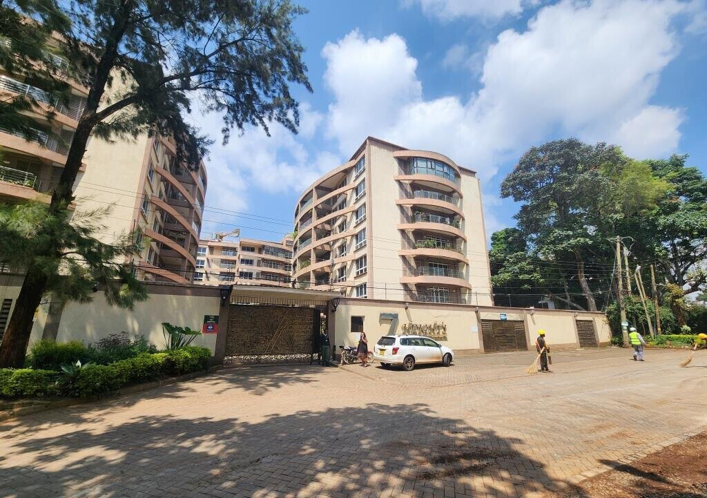 5BR Penthouse with City Views & Resort Gardens - Spring Valley