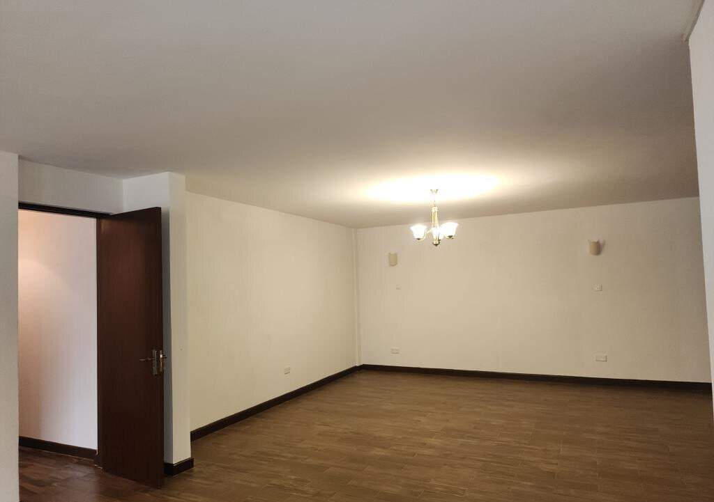 5BR Penthouse with City Views & Resort Gardens - Spring Valley