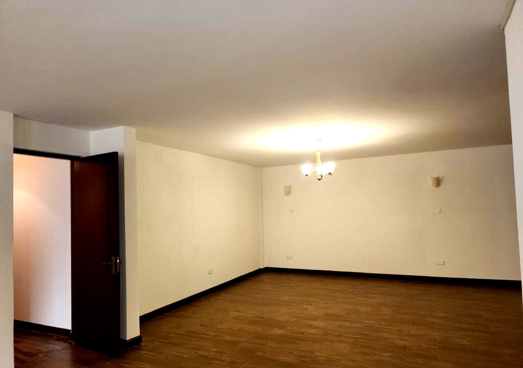 5BR Penthouse with City Views & Resort Gardens - Spring Valley