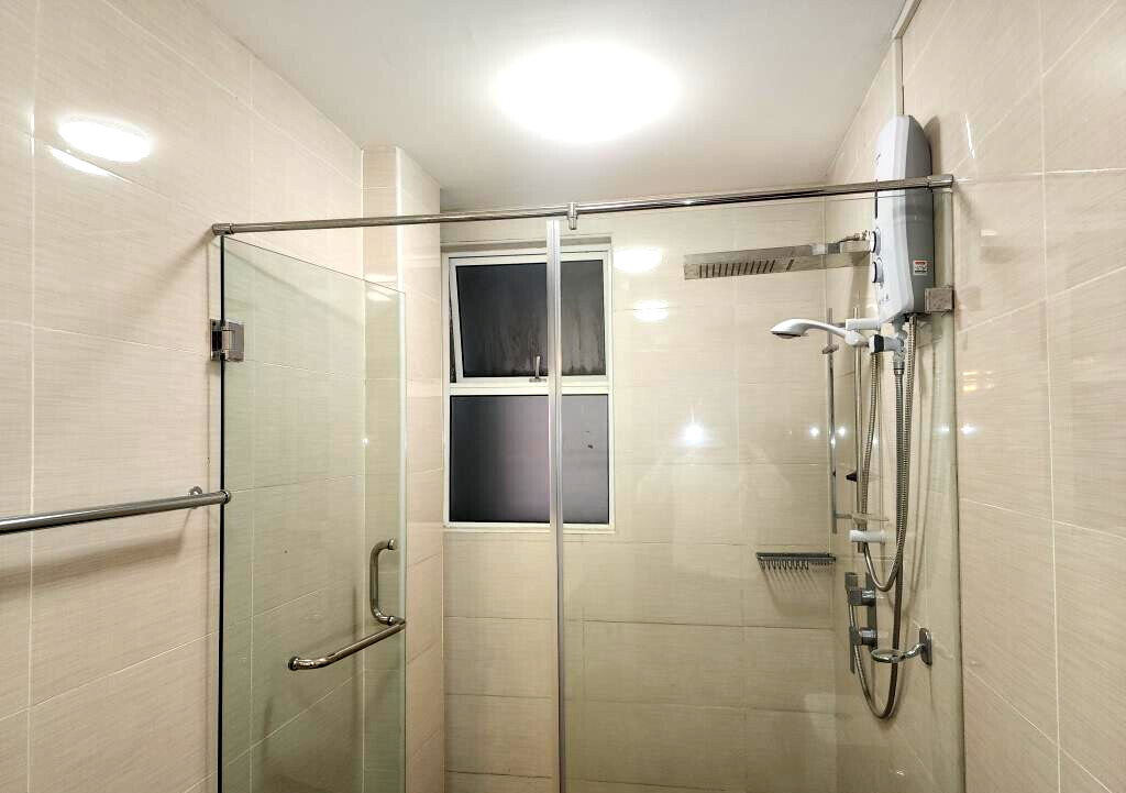 5BR Penthouse with City Views & Resort Gardens - Spring Valley