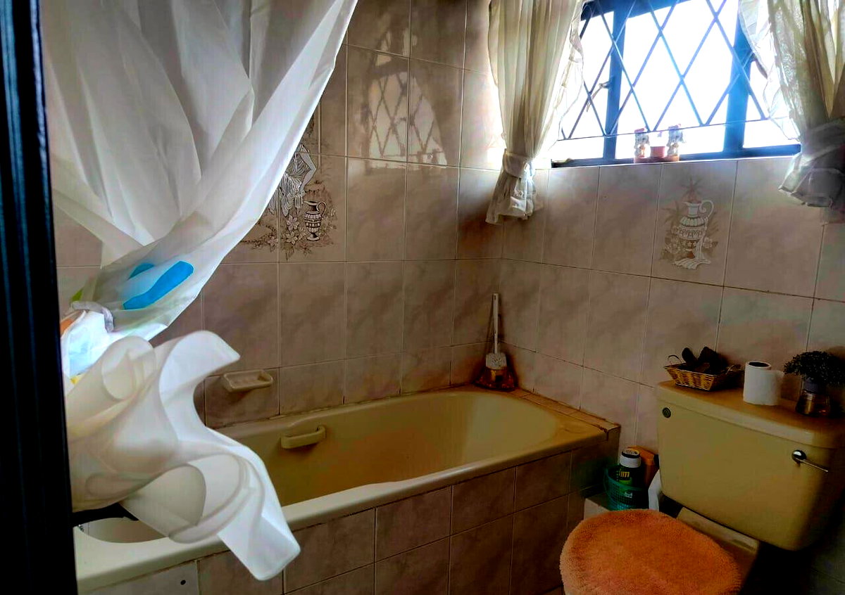 1987 Manji Townhouse with Own Title Deed - Parklands
