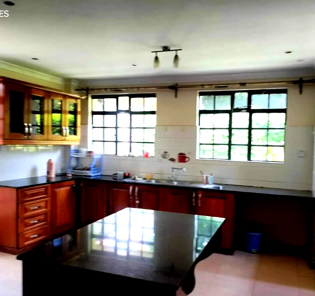 5-Ensuite Villa with Two Sitting Areas & DSQ – Miotoni, Karen