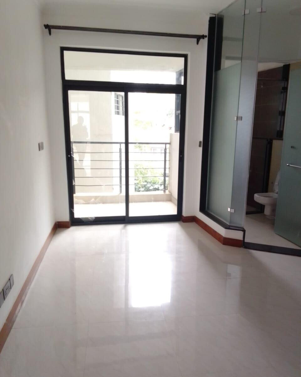 2BR All-Ensuite Apartment with Gym & Backup Power - Kilimani