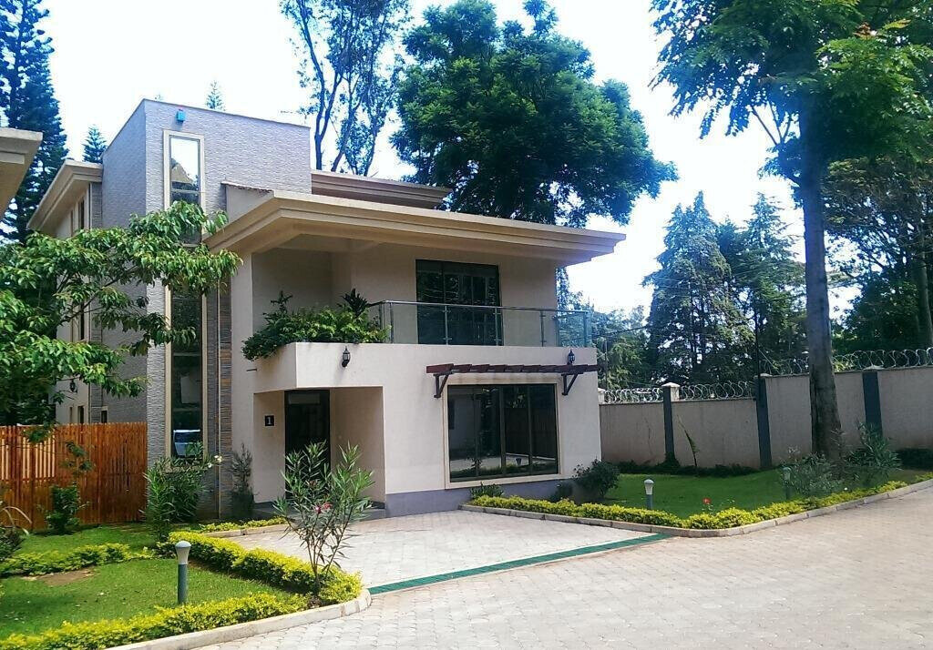 5-Ensuite Townhouse with Fireplace & Jacuzzi - Lavington Gated Compound