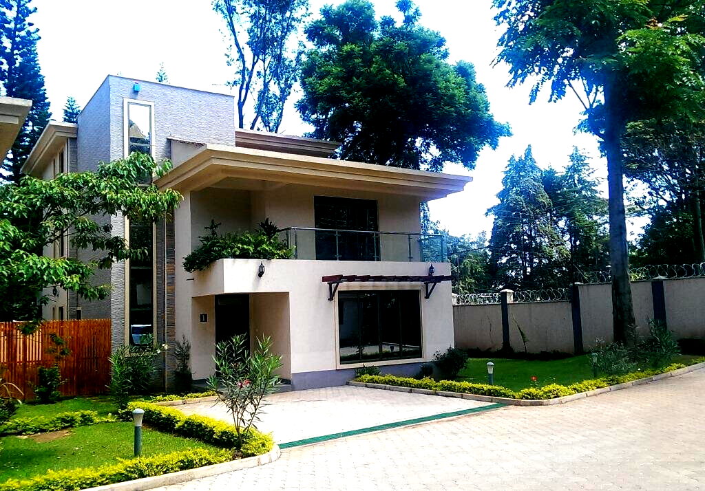 5-Ensuite Townhouse with Fireplace & Jacuzzi - Lavington Gated Compound