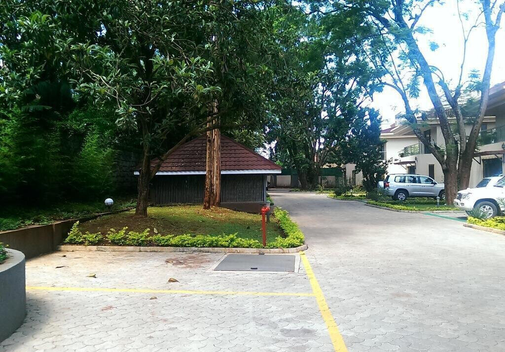 5-Ensuite Townhouse with Fireplace & Jacuzzi - Lavington Gated Compound