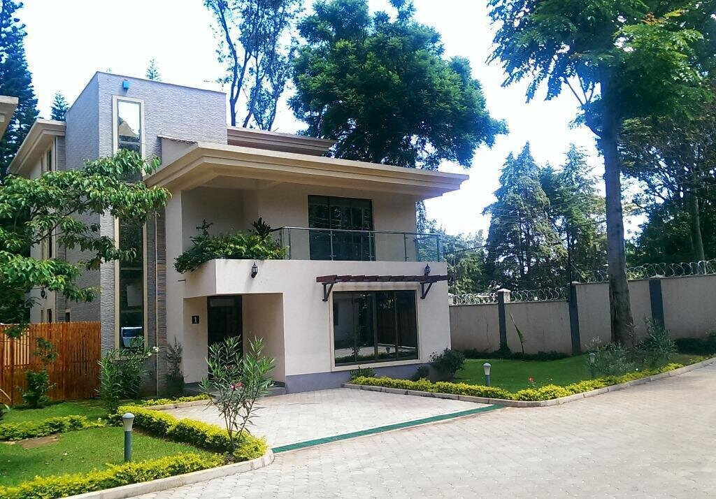 5-Ensuite Townhouse with Fireplace & Jacuzzi - Lavington Gated Compound