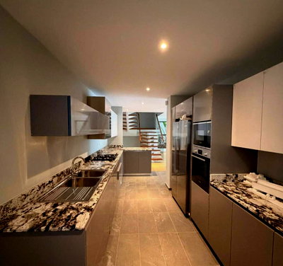 Luxury 5BR Townhouse with Garden