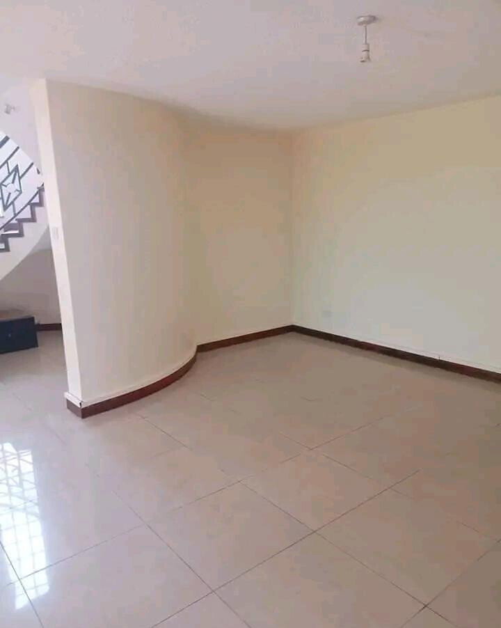 4-Ensuite Townhouse with Solar & Pool - Off Brookside Drive