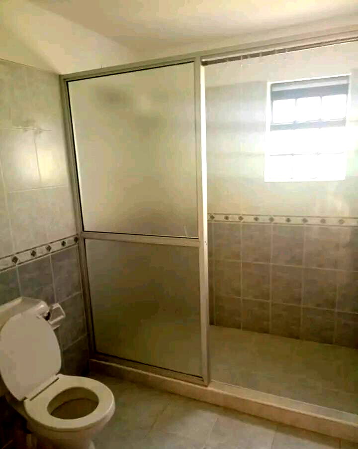 4-Ensuite Townhouse with Solar & Pool - Off Brookside Drive
