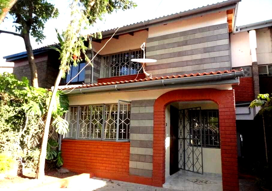 4-Bed Maisonette with DSQ & Wooden Floors - Lavington