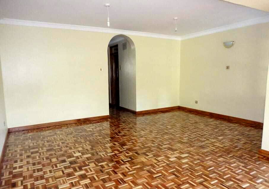4-Bed Maisonette with DSQ & Wooden Floors - Lavington