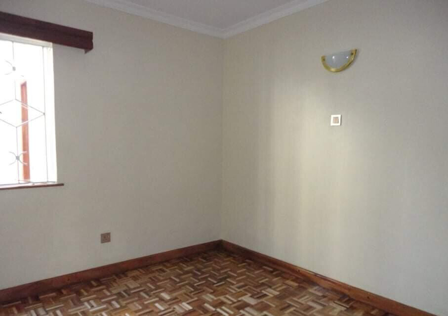 4-Bed Maisonette with DSQ & Wooden Floors - Lavington