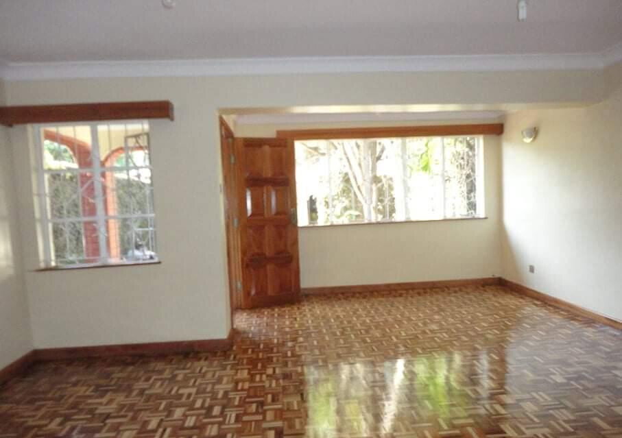 4-Bed Maisonette with DSQ & Wooden Floors - Lavington