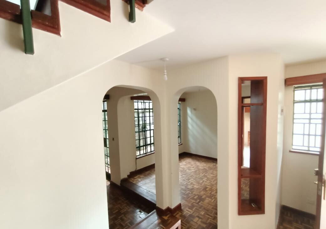 4-Bed Townhouse with Sunken Lounge & Pantry - Lavington