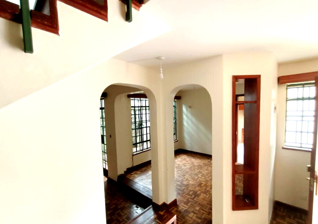 4-Bed Townhouse with Sunken Lounge & Pantry - Lavington