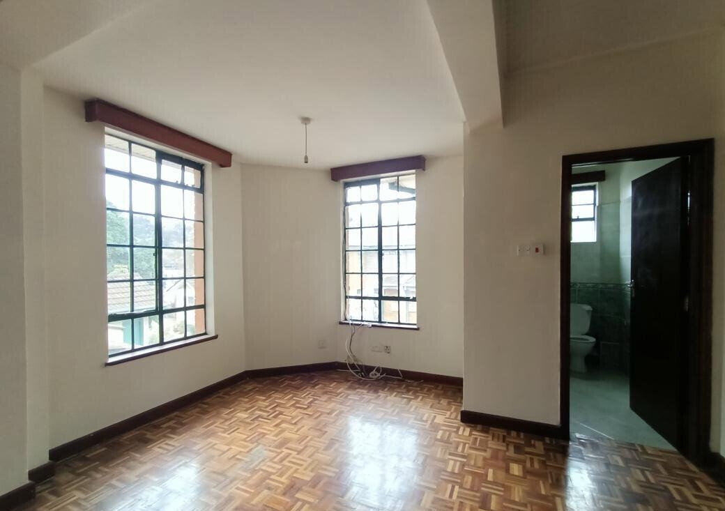 4-Bed Townhouse with Sunken Lounge & Pantry - Lavington