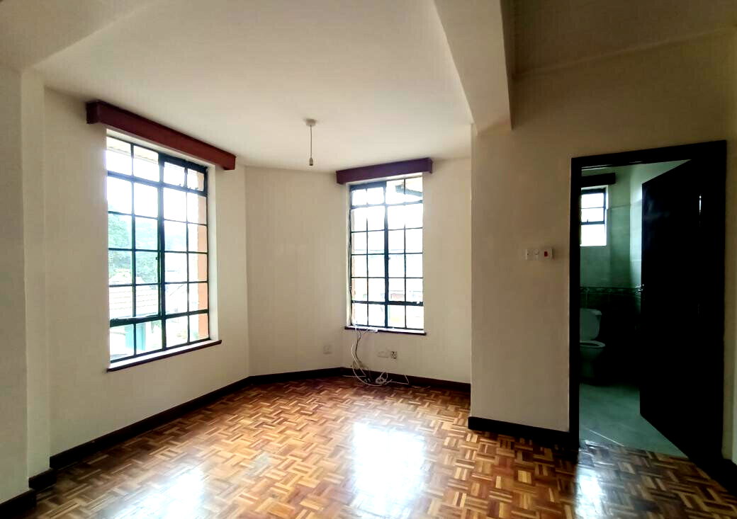 4-Bed Townhouse with Sunken Lounge & Pantry - Lavington