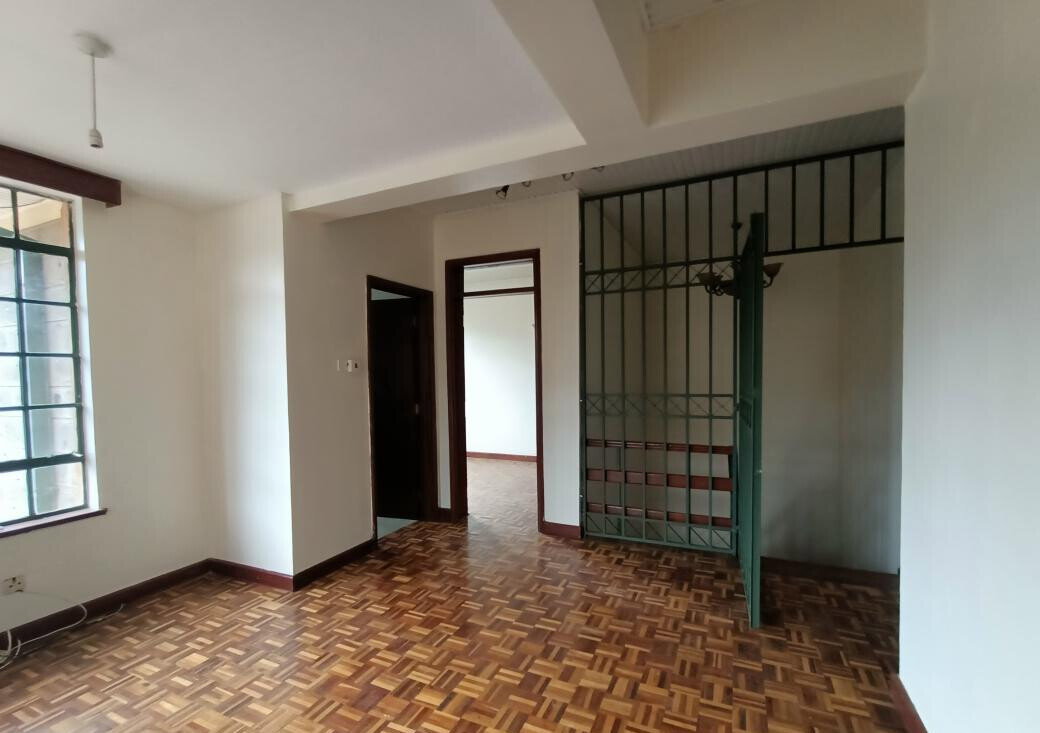 4-Bed Townhouse with Sunken Lounge & Pantry - Lavington