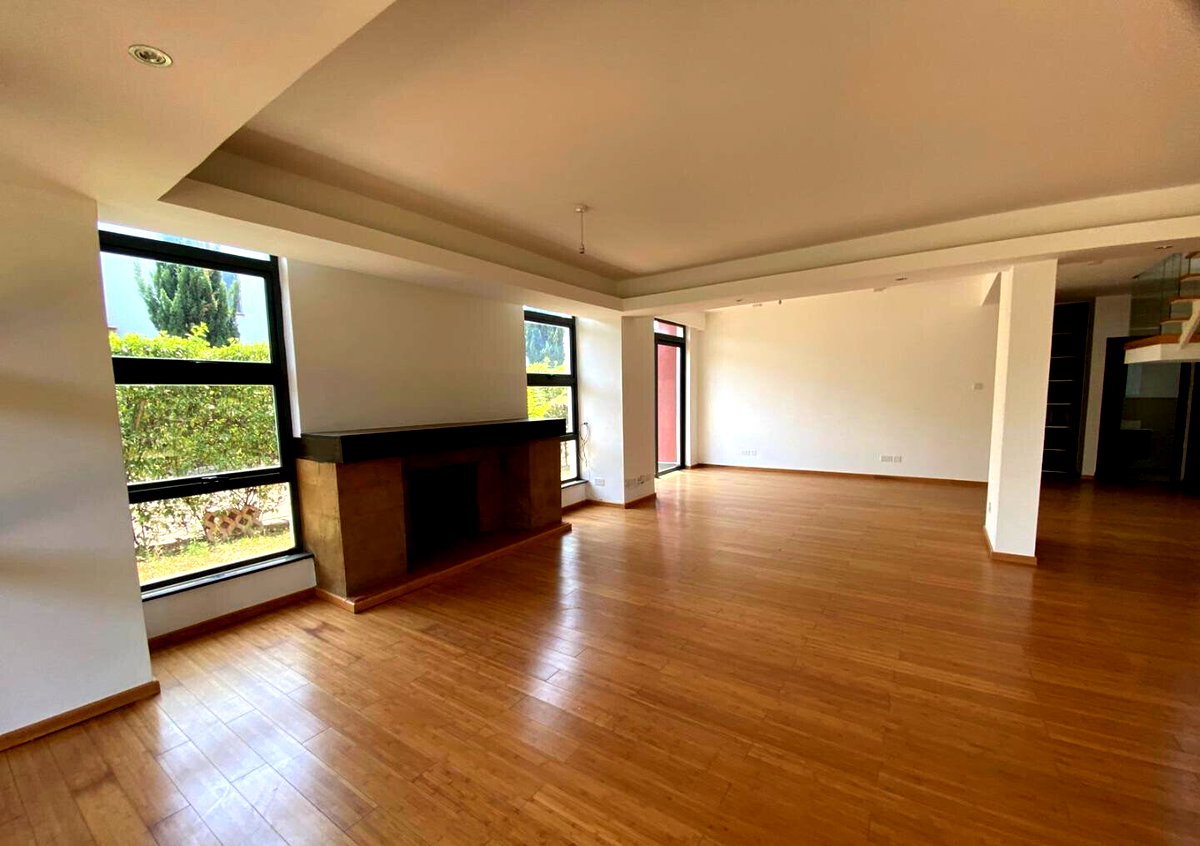 4BR Townhouse with DSQ on Quarter-Acre – Garden Estate