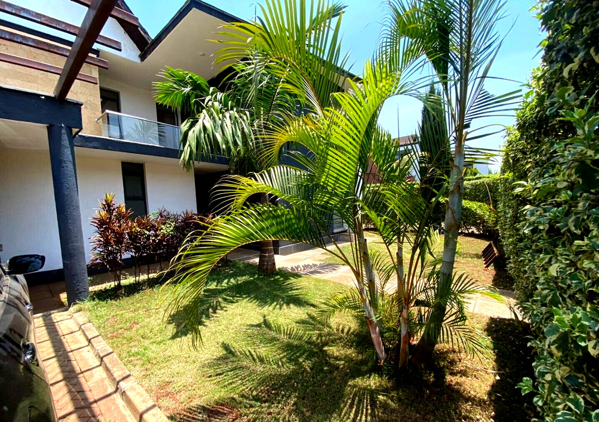 4BR Townhouse with DSQ on Quarter-Acre – Garden Estate