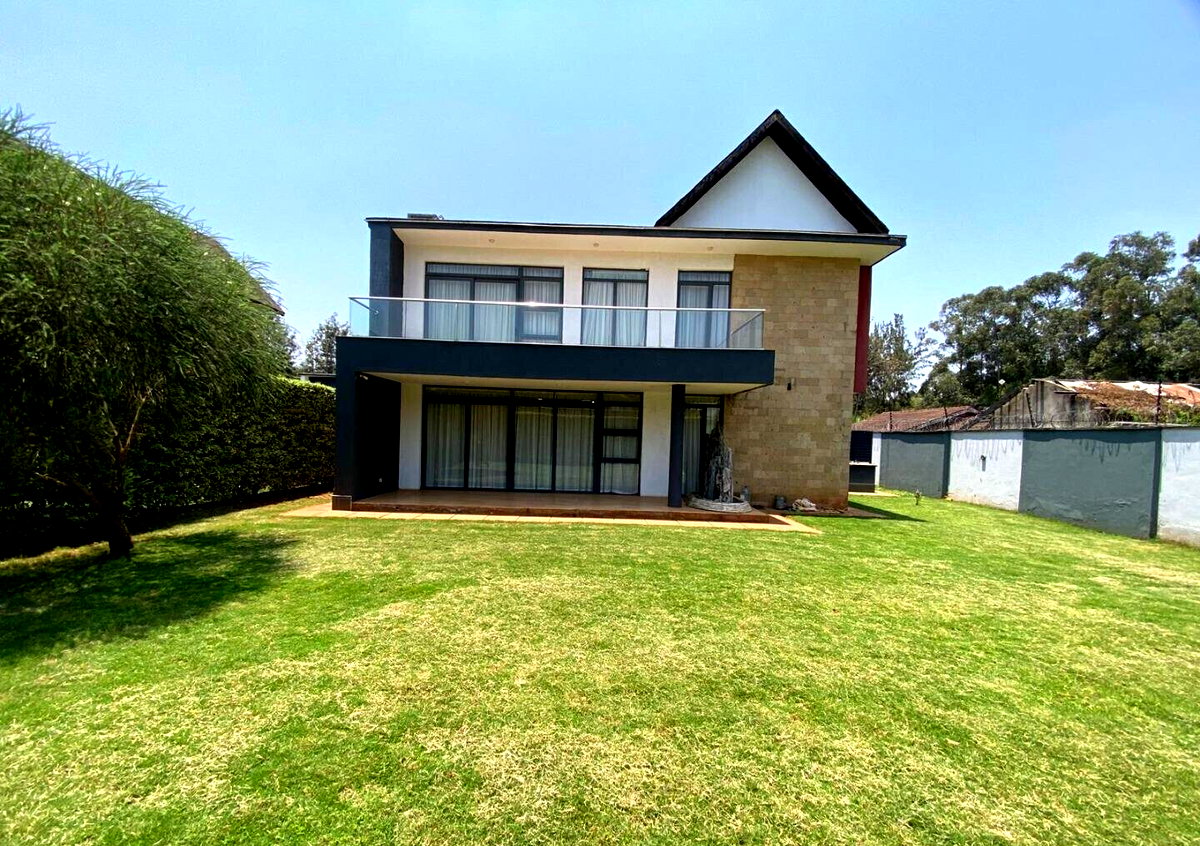 4BR Townhouse with DSQ on Quarter-Acre – Garden Estate