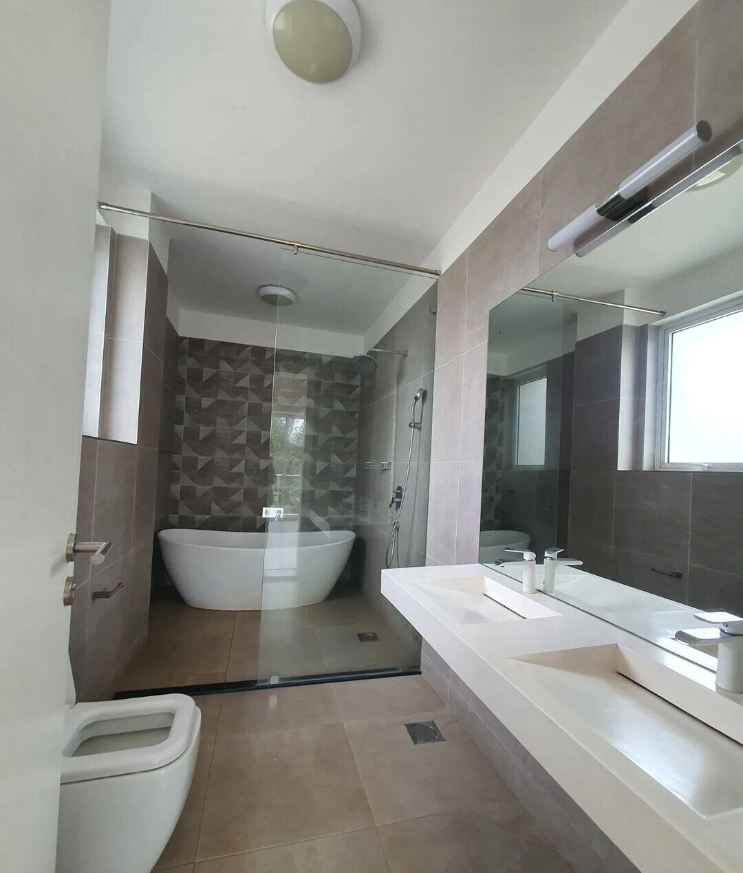 4BR Townhouse with DSQ & Backyard - Lavington Gated Community