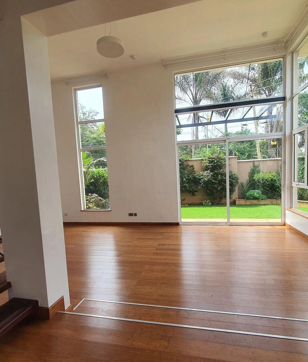 4BR Townhouse with DSQ & Backyard - Lavington Gated Community