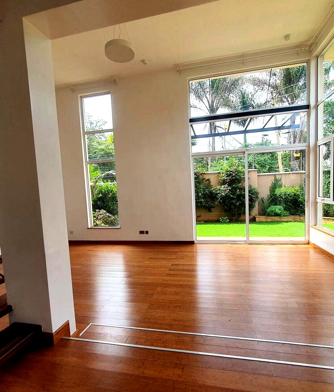 4BR Townhouse with DSQ & Backyard - Lavington Gated Community