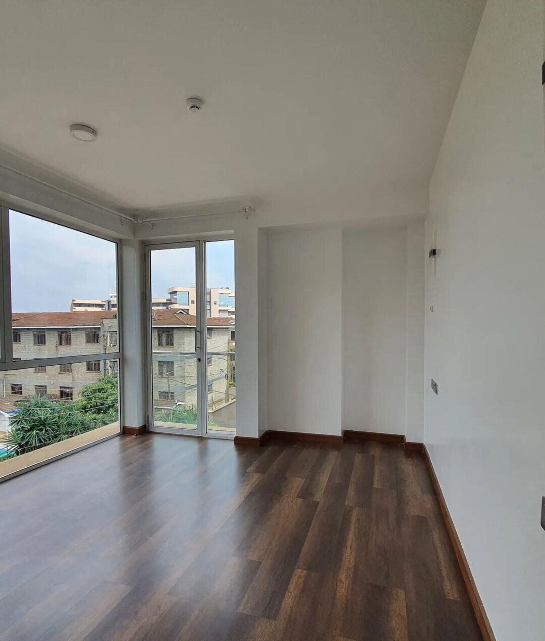 4BR Townhouse with DSQ & Backyard - Lavington Gated Community