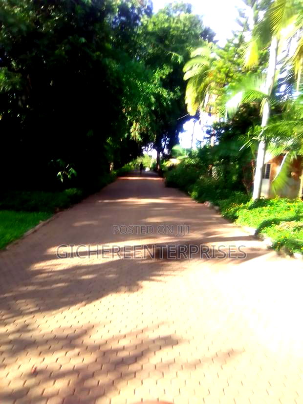 Garden Estate 3/Bedroomed House on 1/2acre 55m