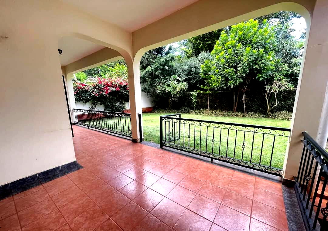5-Ensuite Townhouse with Private Garden & DSQ - Lavington Gated