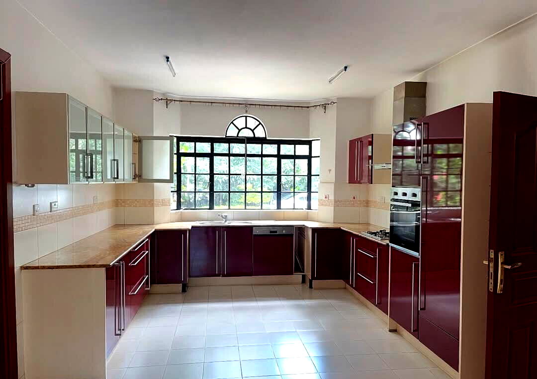 5-Ensuite Townhouse with Private Garden & DSQ - Lavington Gated