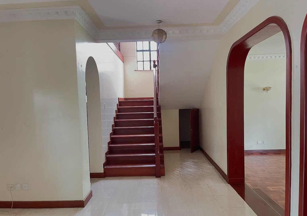 5-Ensuite Townhouse with Private Garden & DSQ - Lavington Gated