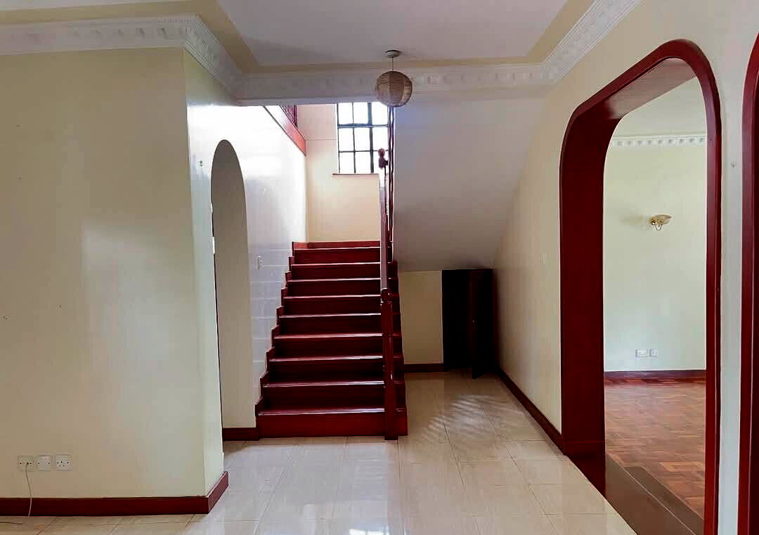 5-Ensuite Townhouse with Private Garden & DSQ - Lavington Gated
