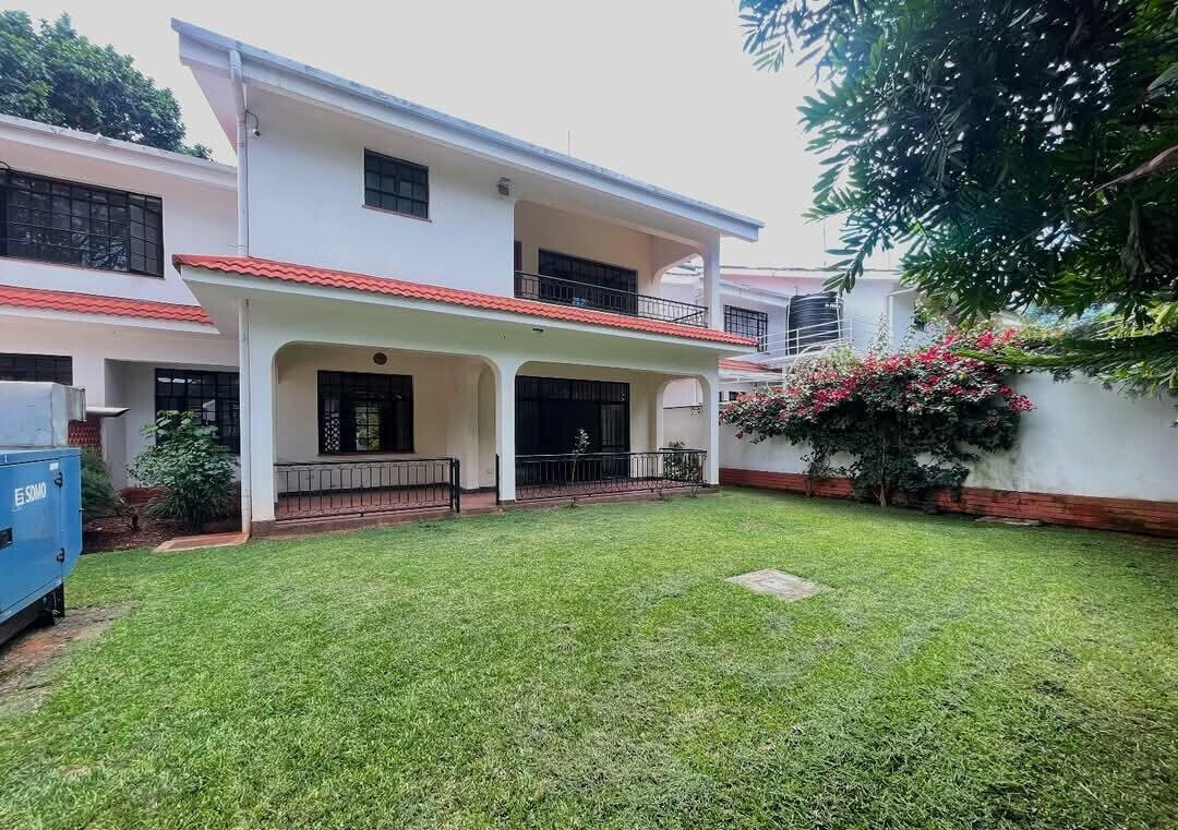 5-Ensuite Townhouse with Private Garden & DSQ - Lavington Gated