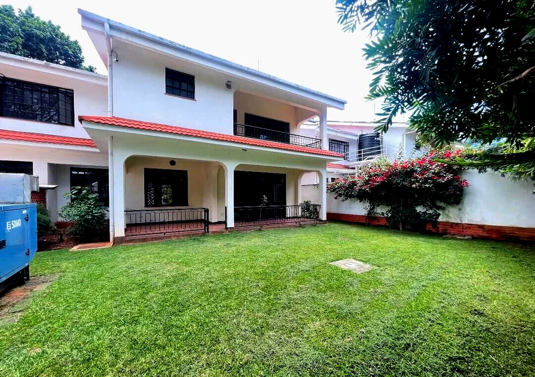 5-Ensuite Townhouse with Private Garden & DSQ - Lavington Gated