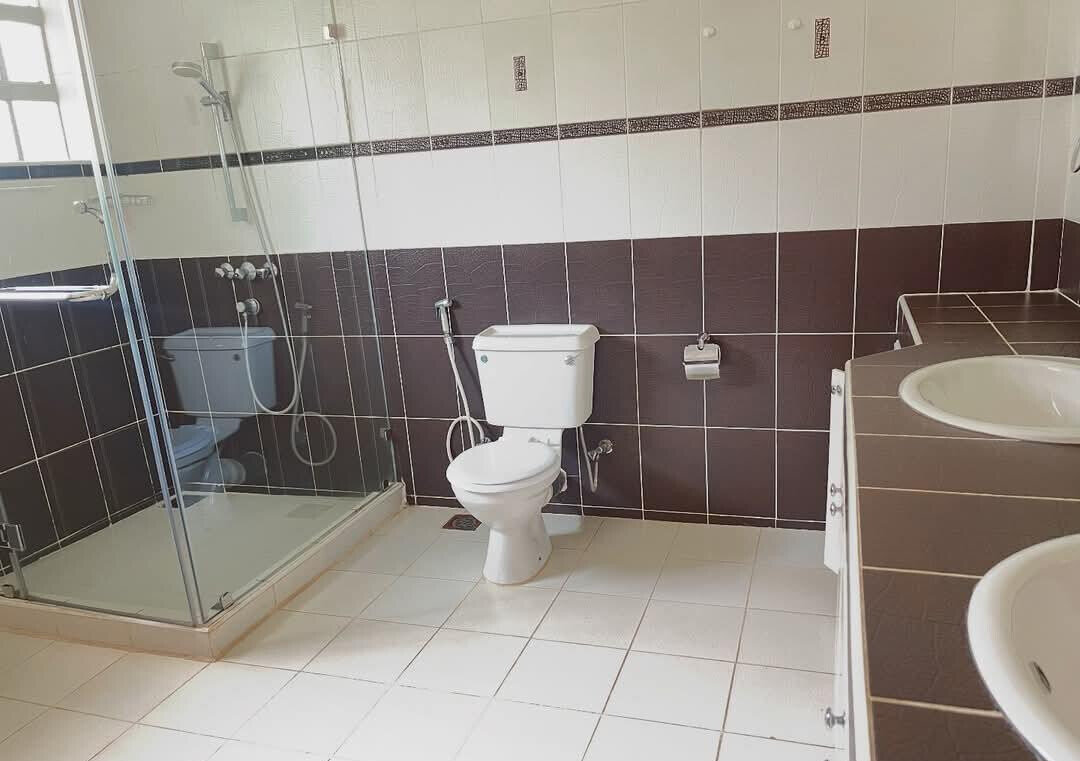 5-Ensuite Townhouse with Private Garden & DSQ - Lavington Gated