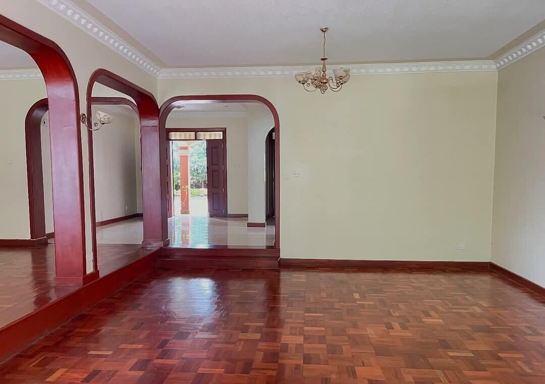 5-Ensuite Townhouse with Private Garden & DSQ - Lavington Gated