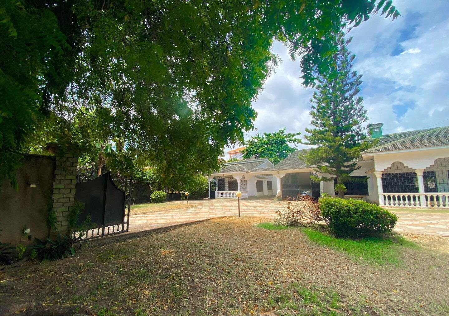 4BR All-Ensuite Maisonette with Guest Wing & Mini Bar - Shanzu, Nyali