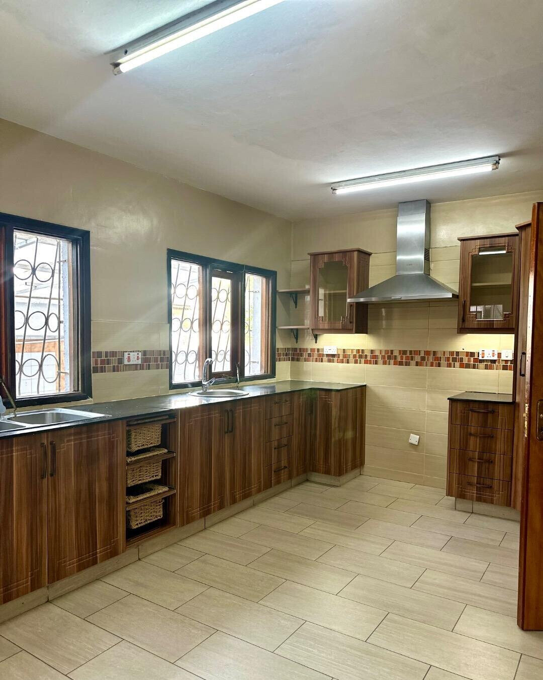 3-Level Townhouse with Sunken Lounge & Study - Kilimani