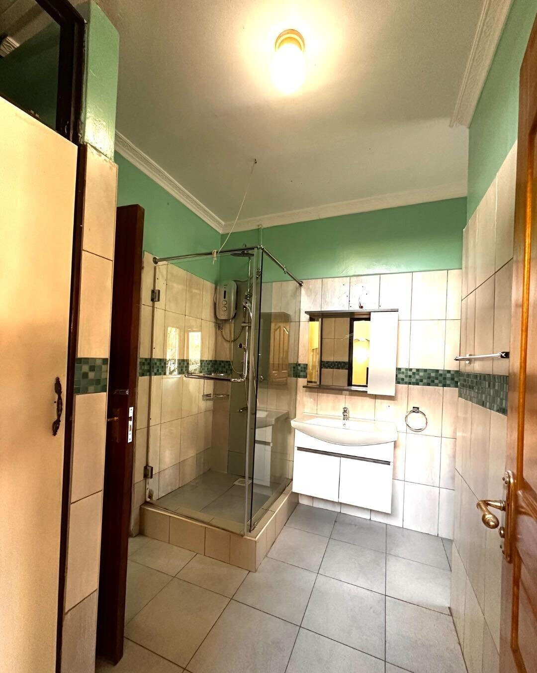 3-Level Townhouse with Sunken Lounge & Study - Kilimani