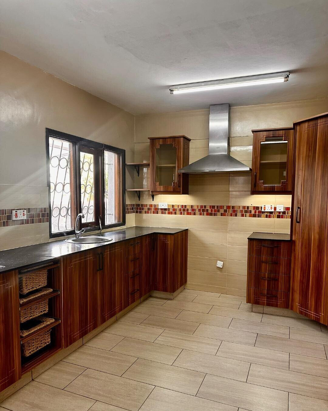 3-Level Townhouse with Sunken Lounge & Study - Kilimani