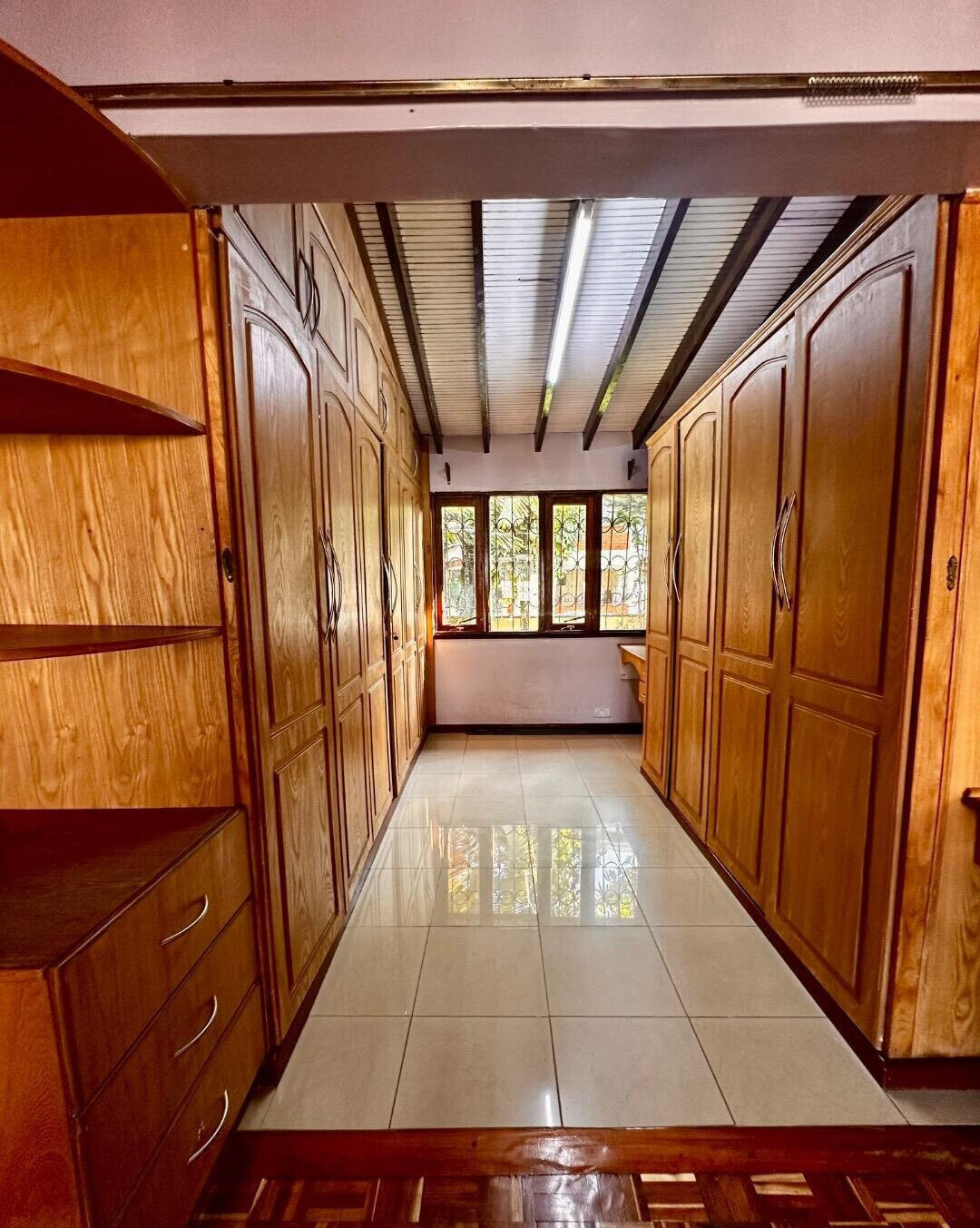 3-Level Townhouse with Sunken Lounge & Study - Kilimani