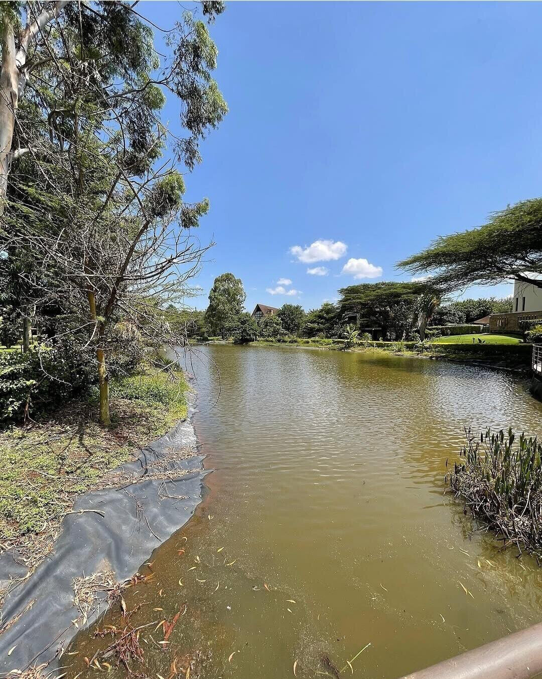 Waterfront 5-Ensuite Villa with Clubhouse Access – Karen