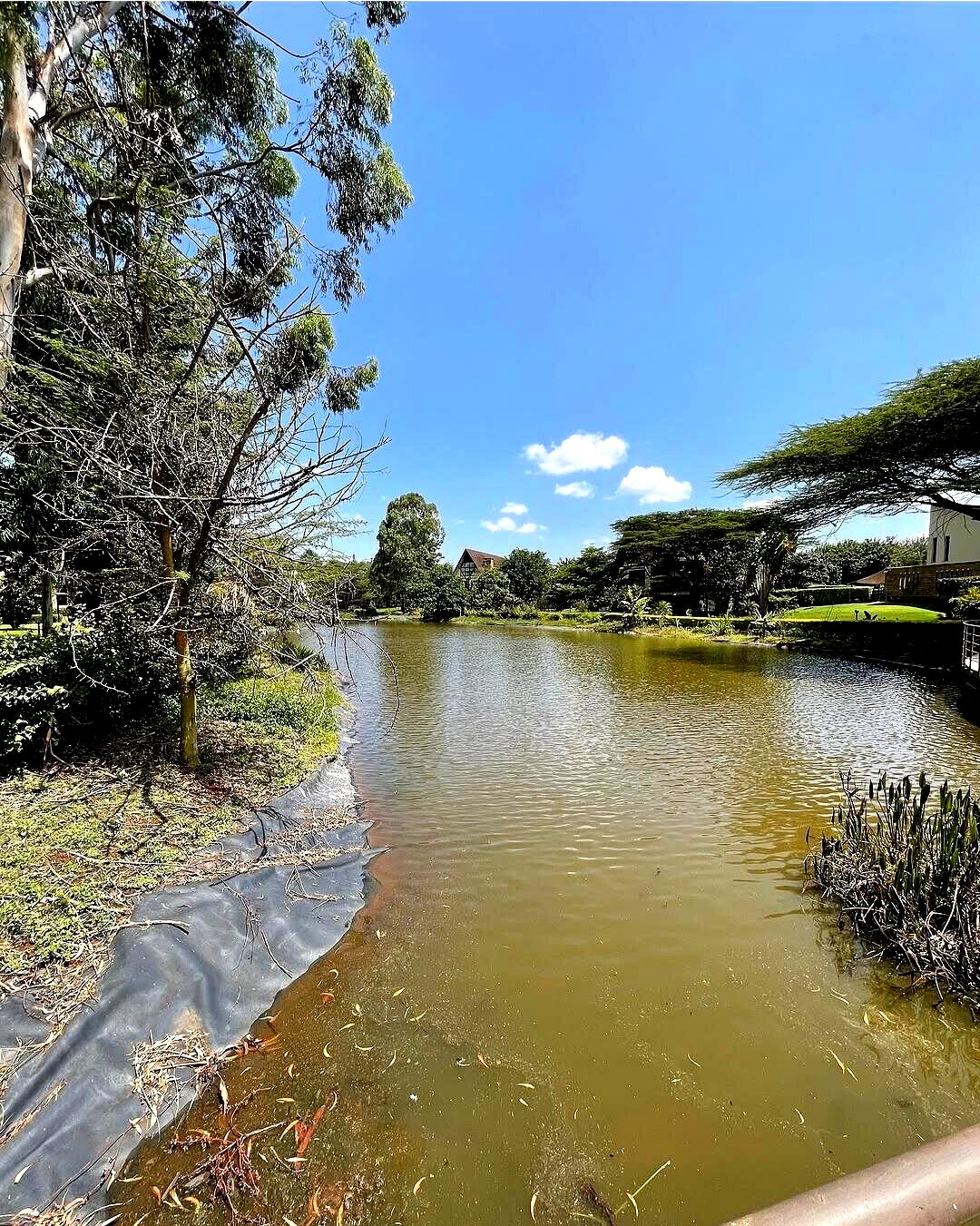 Waterfront 5-Ensuite Villa with Clubhouse Access – Karen