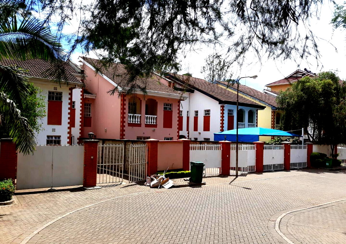 4-Ensuite Townhouse with Mature Garden & DSQ - Lavington